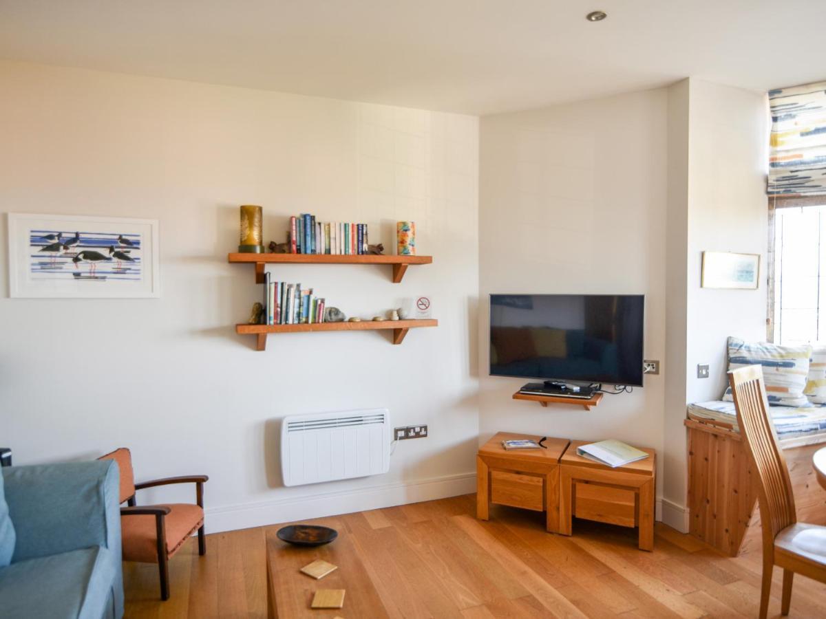 3 Coram Tower Apartment Лайм Риджис Екстериор снимка